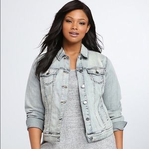 Fitted denim jacket